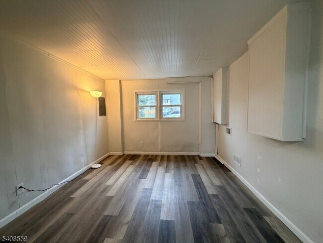 Foto del edificio - 260 Everett Rd