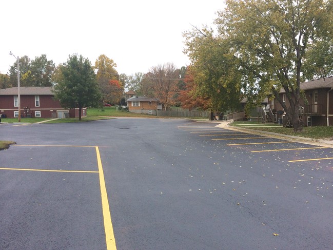 Parking Lot - Stonegate Cottages