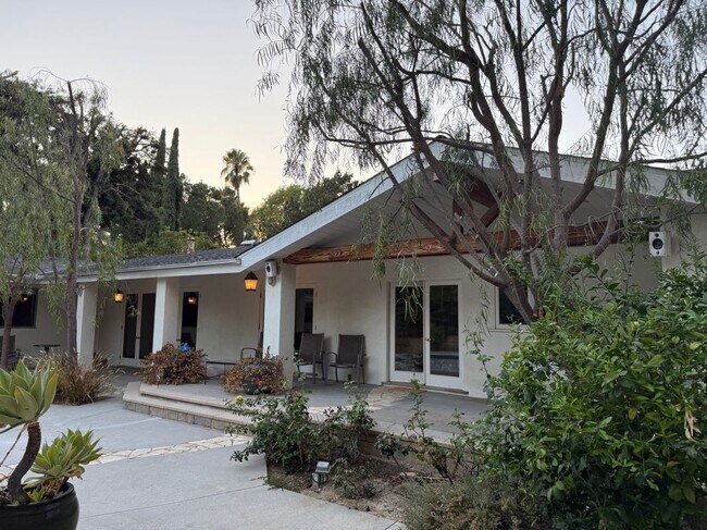 Foto del edificio - 16248 Darcia Pl