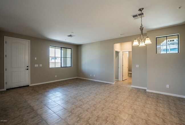 Foto del edificio - 3900 E Baseline Rd