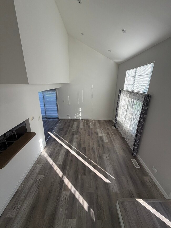 Building Photo - 371 Wisteria Dr