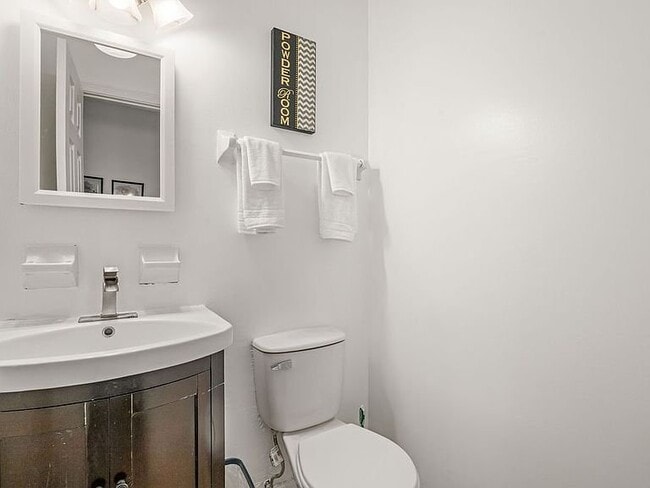 Building Photo - 2127 Honeytree Ct
