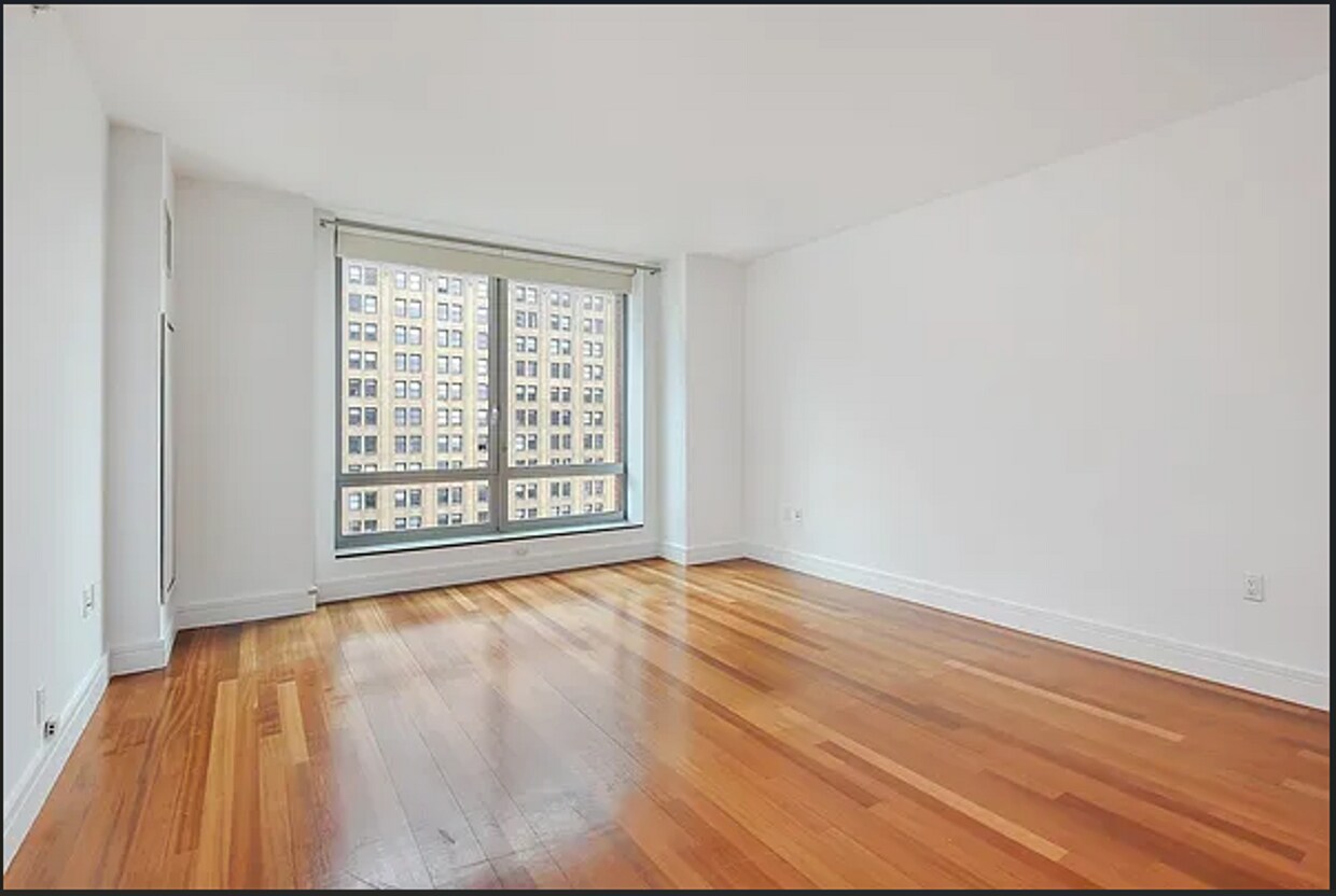 Living room with East open view. Lots of morning sunlight, 9 foot ceilings and great city views. - 30 West St