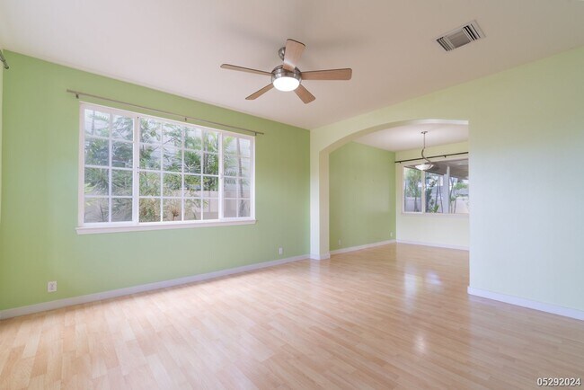 Building Photo - Highly Desirable 4BR/2.5BA/2 car garage/ 2...