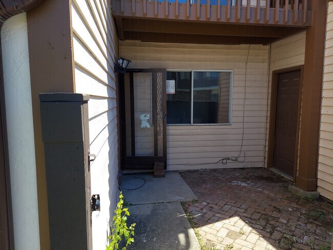 Building Photo - 11 S Fernwood Dr