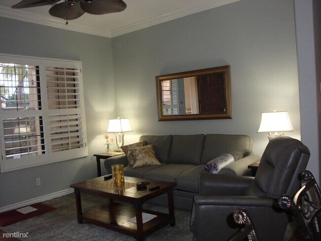 Foto del edificio - 1 br, 1 bath House - 50730 Santa Rosa Plz #3