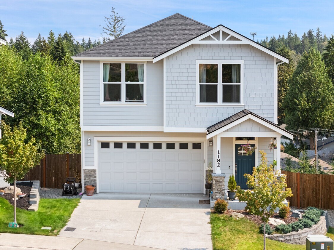 Primary Photo - 1182 NE Sockeye Ct