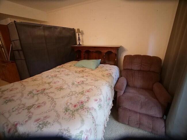 Building Photo - Room in Duplex on Dixon Dr