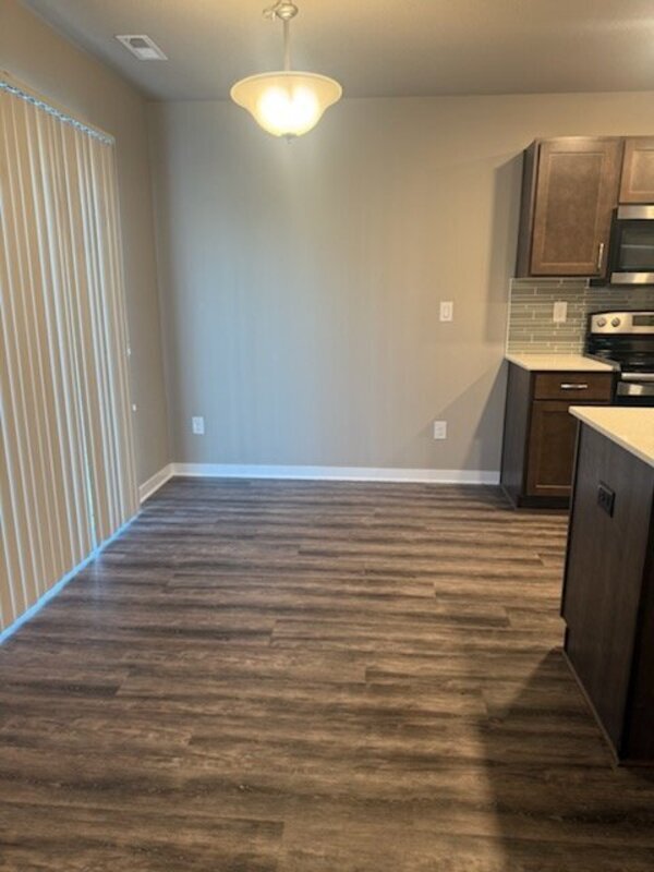 Building Photo - 768 NE Macey Way