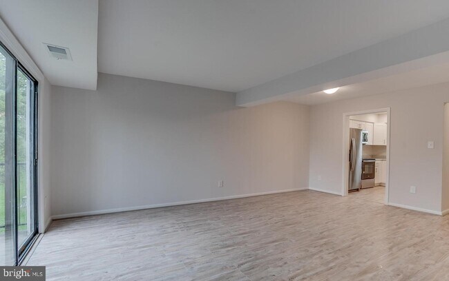 Building Photo - 1033C Margate Ct