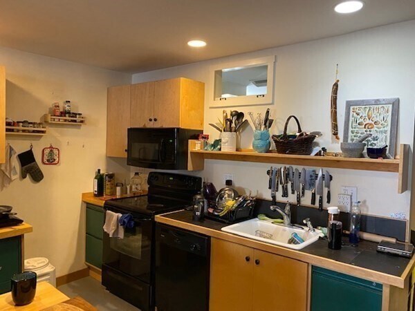 Building Photo - 91 Harvey St