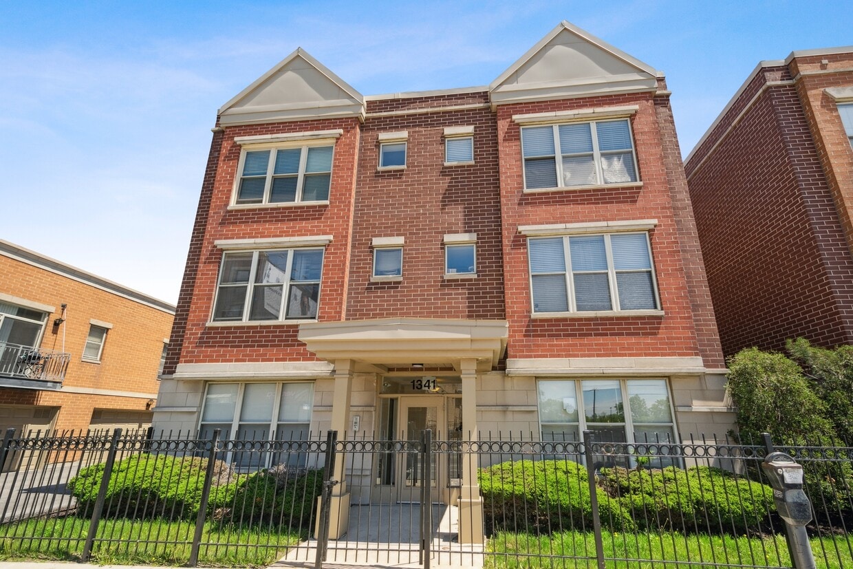 Primary Photo - 1341 N Halsted St