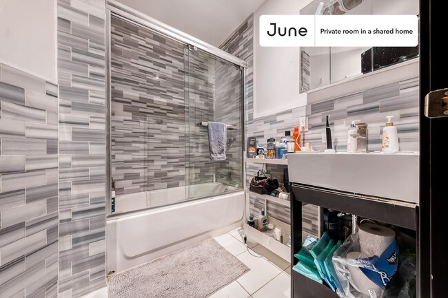 Foto del edificio - Room in Shared 5 bed/2 bath home