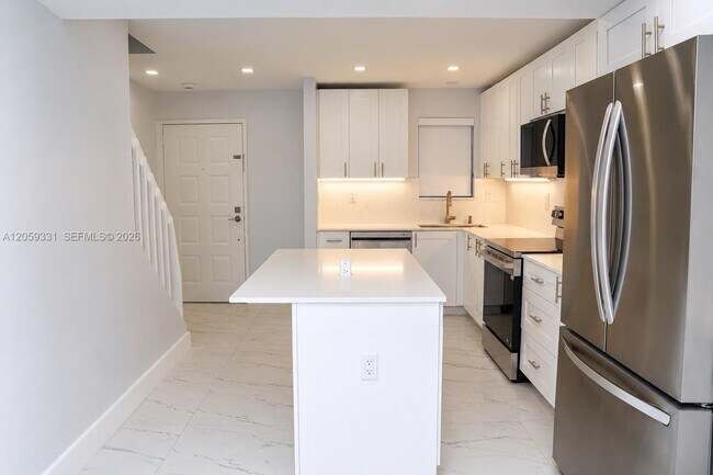 Building Photo - 2750 W 76th St
