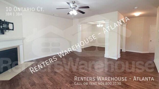Building Photo - &quot;Modern Elegance, Spacious Living: Yo...