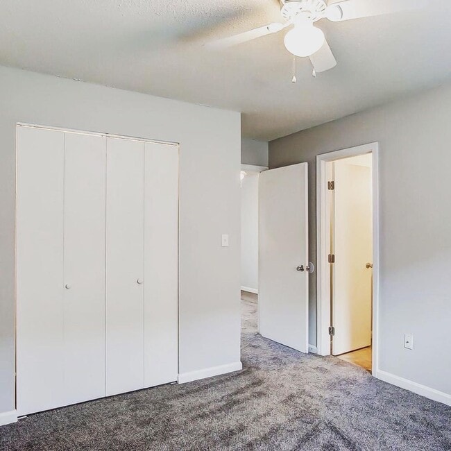 Building Photo - 525 Green Valley Dr