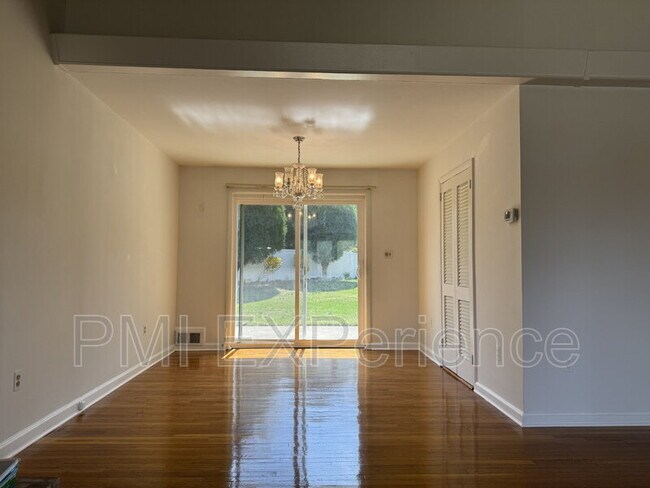 Foto del edificio - 6108 Lone Oak Dr