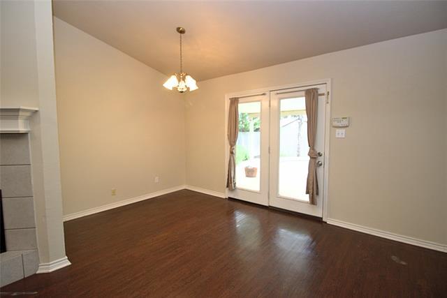 Foto del edificio - 3816 Hackberry Ln