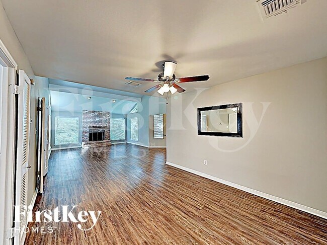 Foto del edificio - 7451 Tunbury Ln