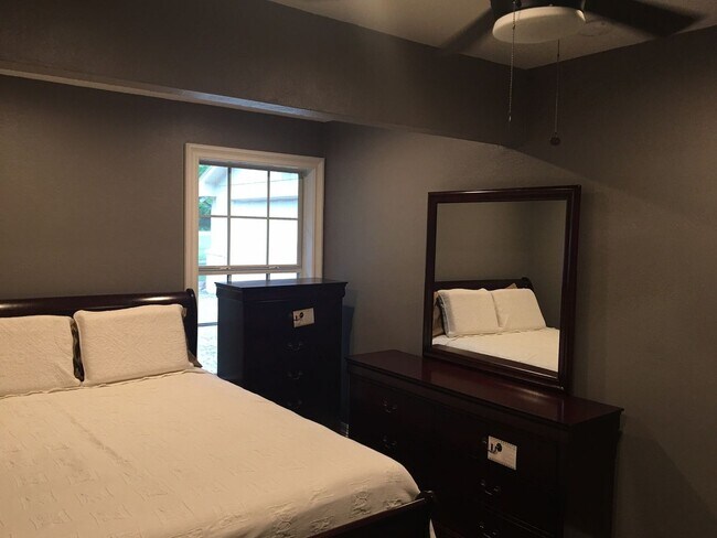 Foto del edificio - 2102 W Bear Creek Rd