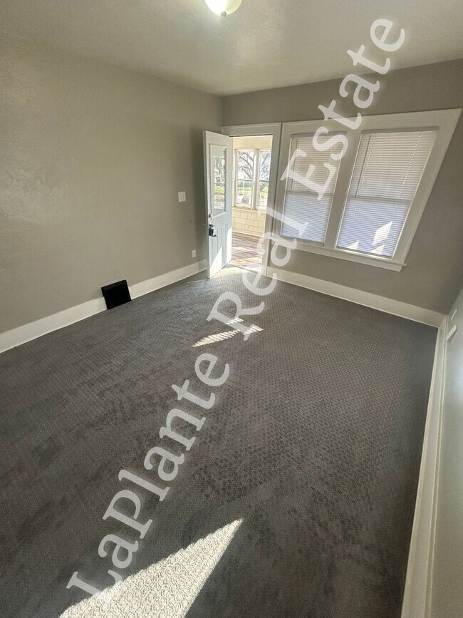 Foto del edificio - Bright Newly renovated Home in a Quiet Wes...