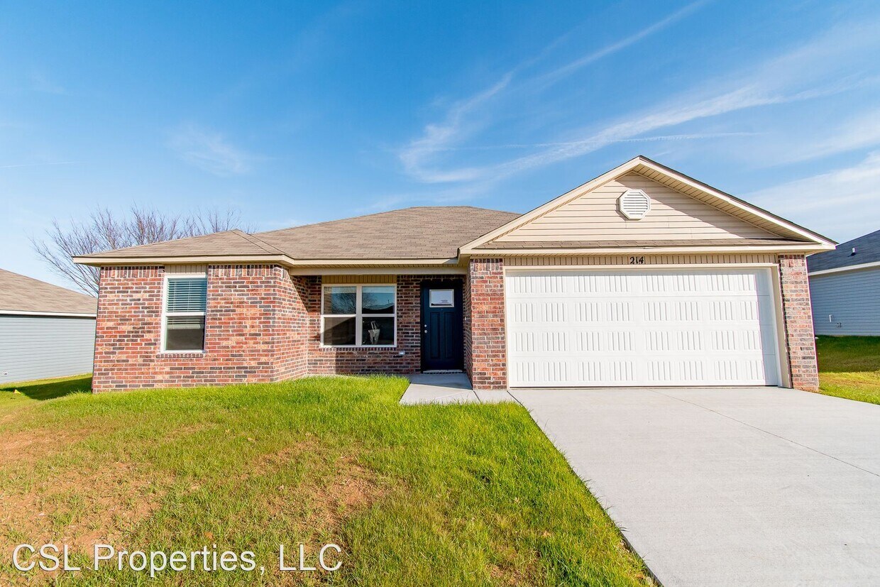 Foto principal - 3 br, 2 bath House - 214 Cherry St.