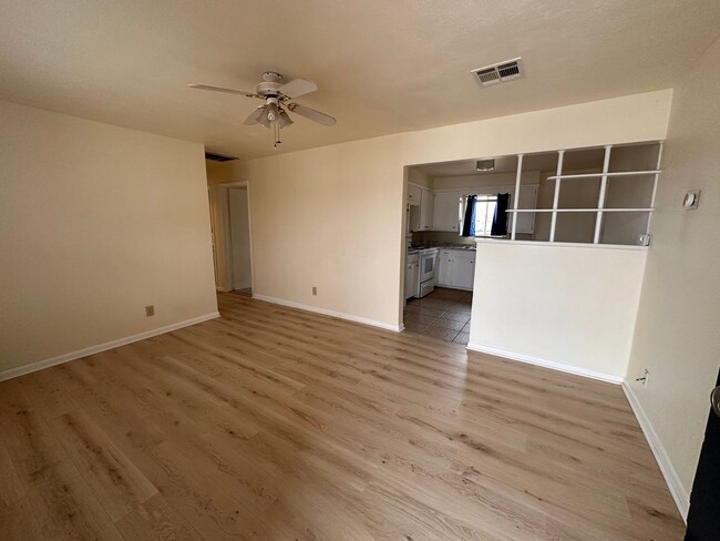 Building Photo - Updated 4 bedroom, 1 bath home in central ...