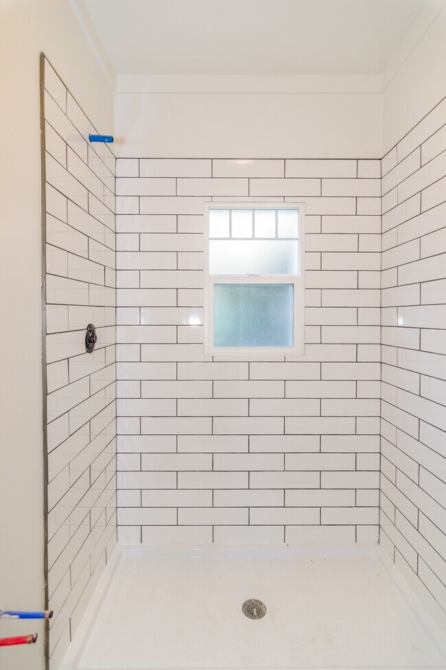 Bathroom - 556 W Fremont St