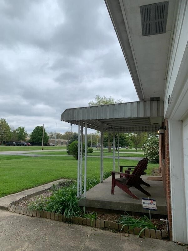 Foto del edificio - 8022 Rahke Rd