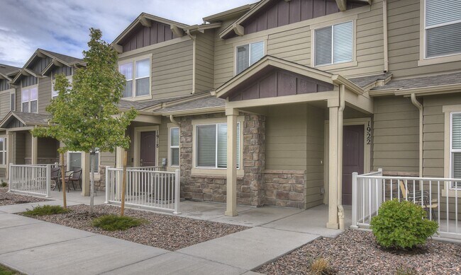 Foto del edificio - Beautiful Townhome!