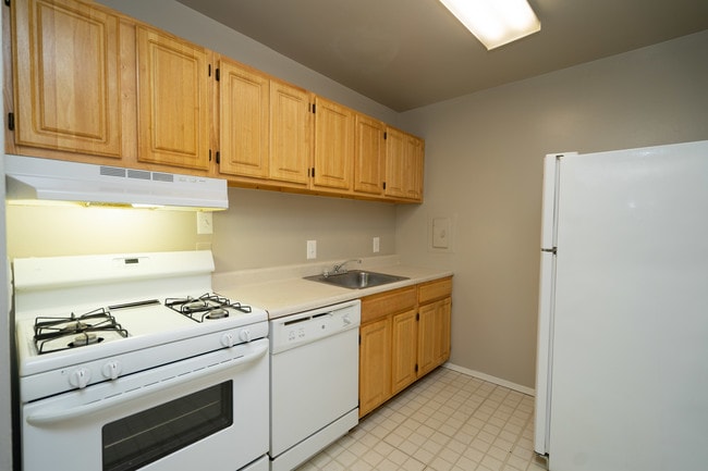 Finian #39 s Court Apartments 7742 Finns Ln Lanham MD 20706 Apartments com Finian #39 s Court Apartments 7742 Finns Ln Lanham MD 20706 Apartments com