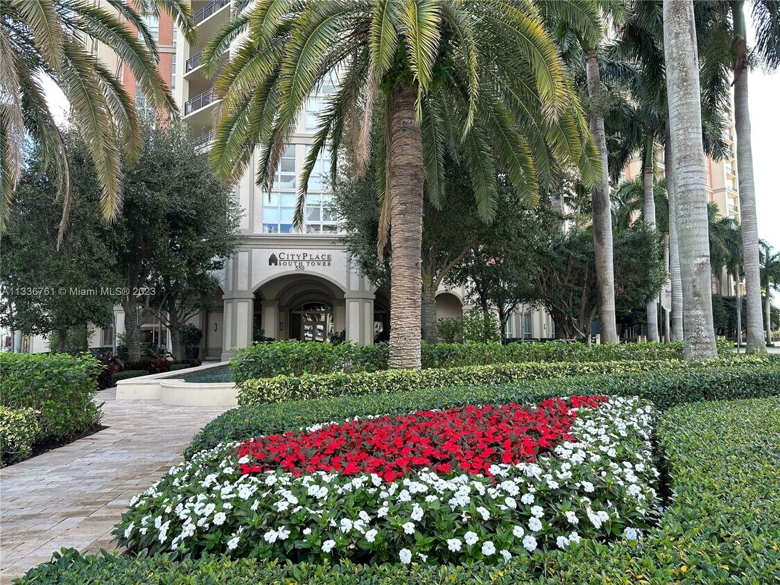 550 Okeechobee Blvd Unit 326, West Palm Beach, FL 33401 Condo for