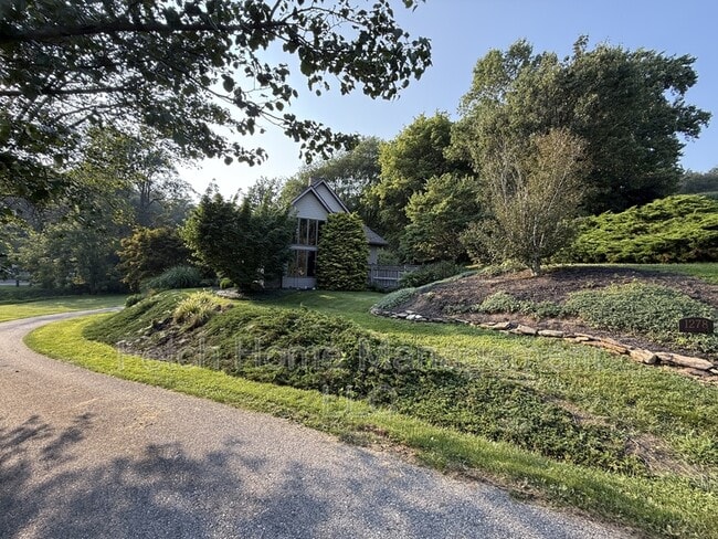 Building Photo - 1278 Valley Rd