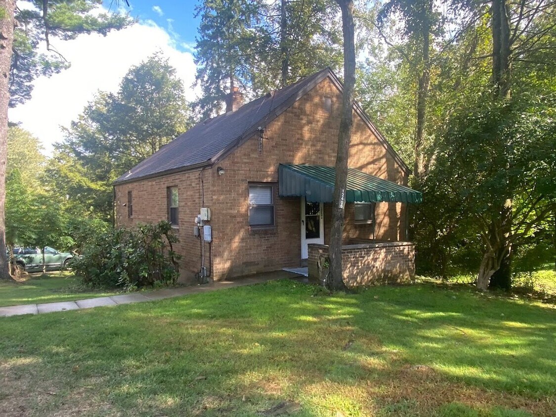 Primary Photo - 2 Bedroom Single Family Home - Central AC ...