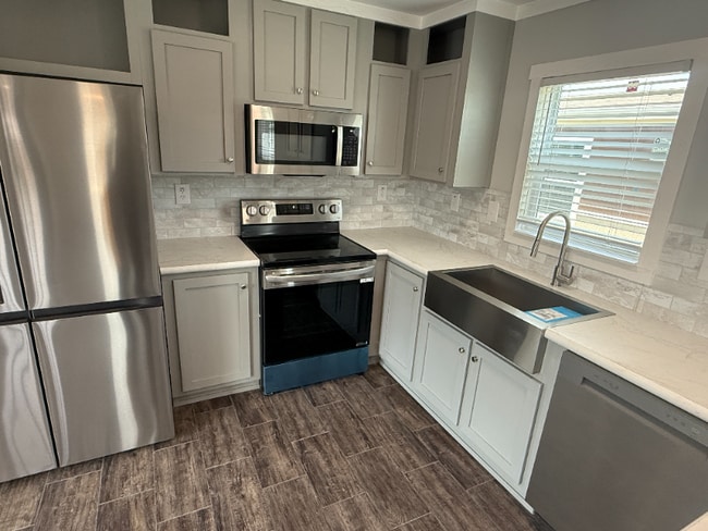 Foto del edificio - 10118 Falvey Lk Ln