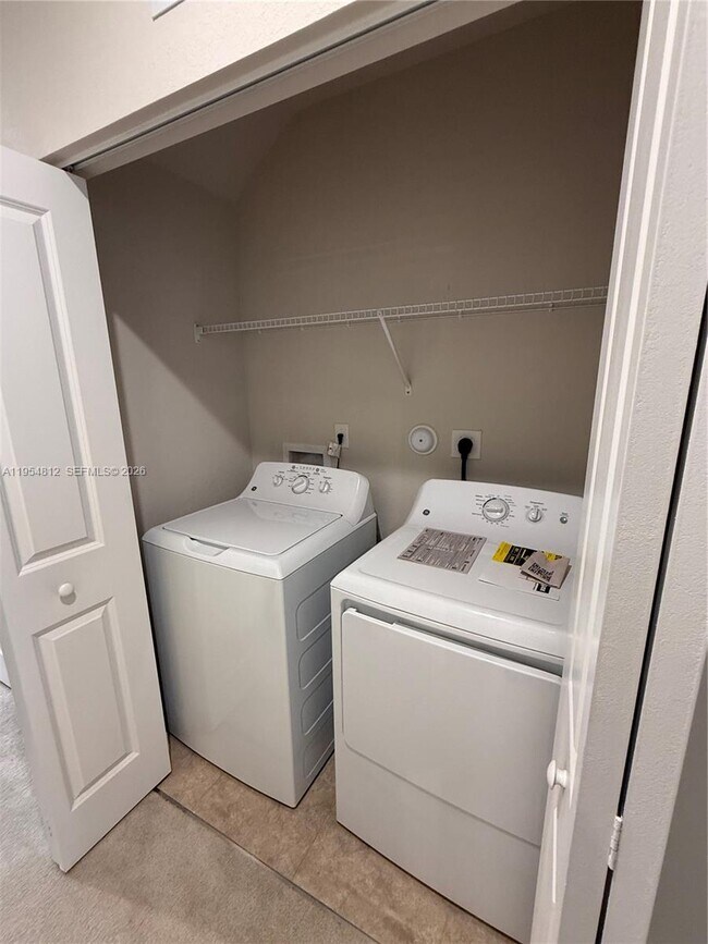 Building Photo - 585 NW 11th St