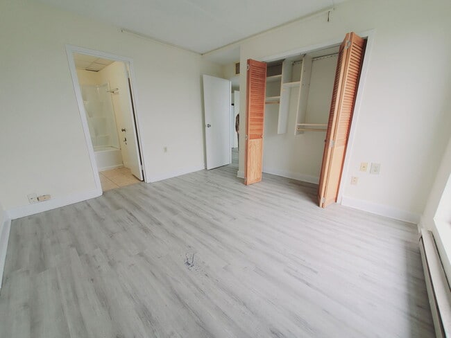 Building Photo - 60 Strawberry Hill Ave