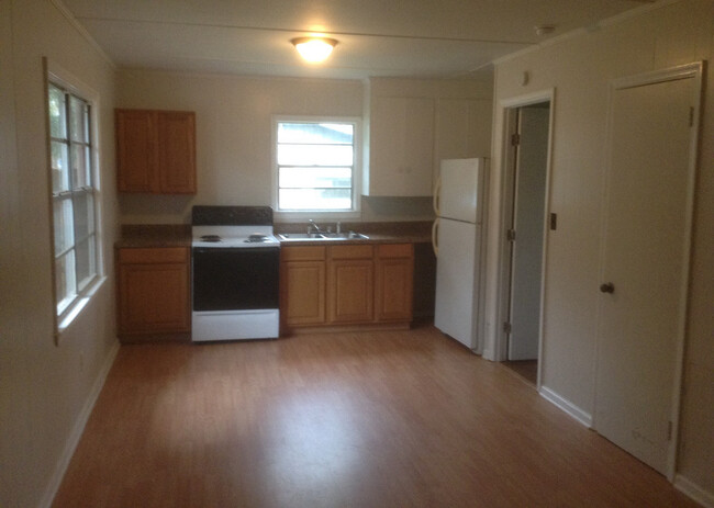 Building Photo - r1135