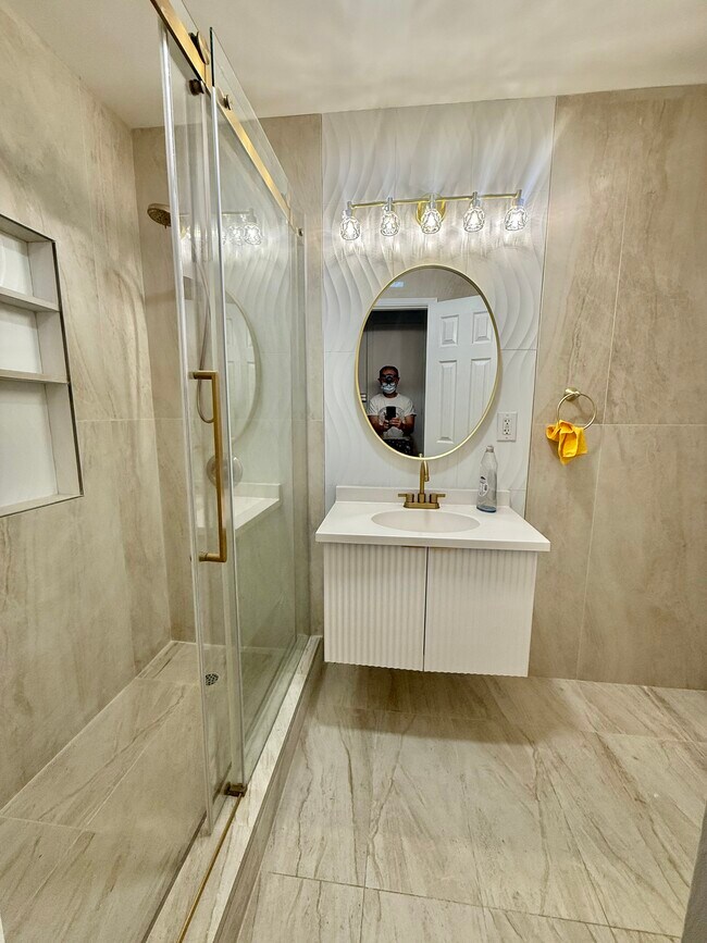 Foto del edificio - 303 E 213th St
