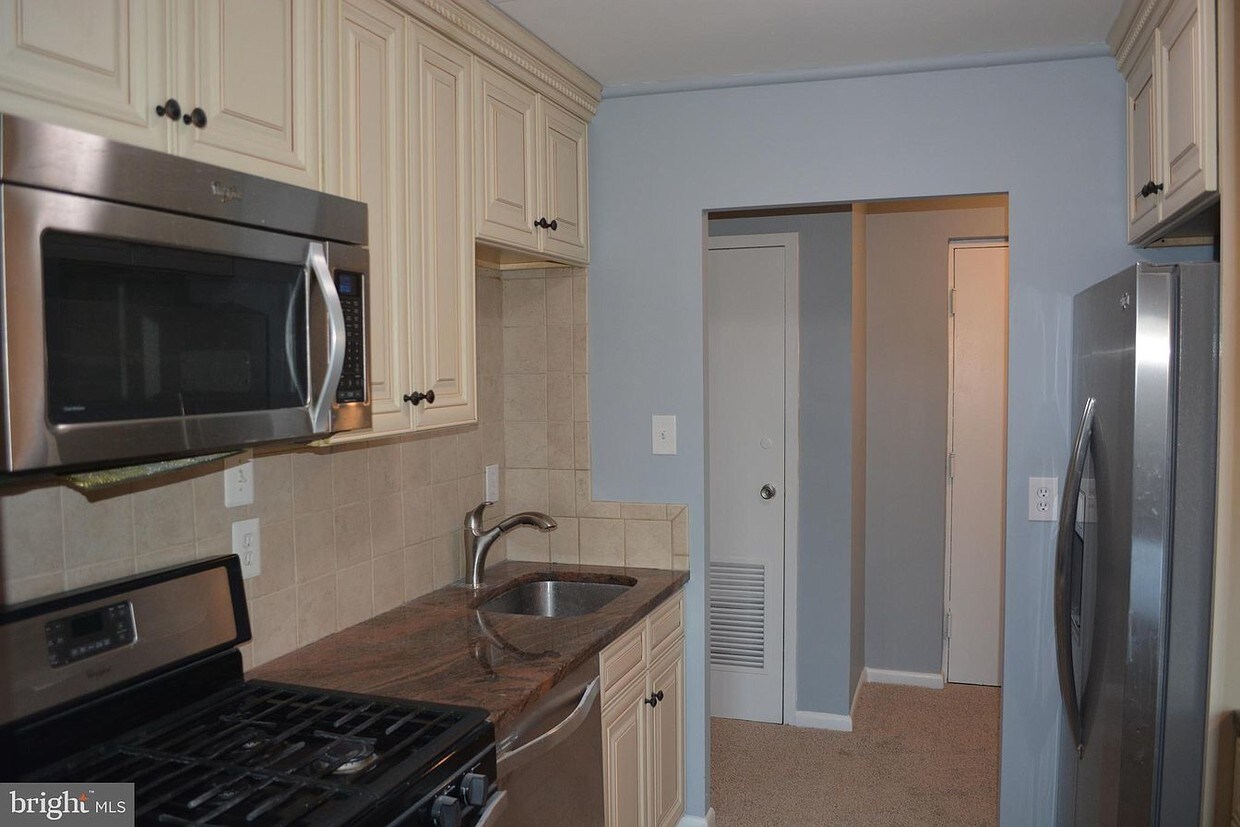 Foto principal - 6001 Arlington Blvd