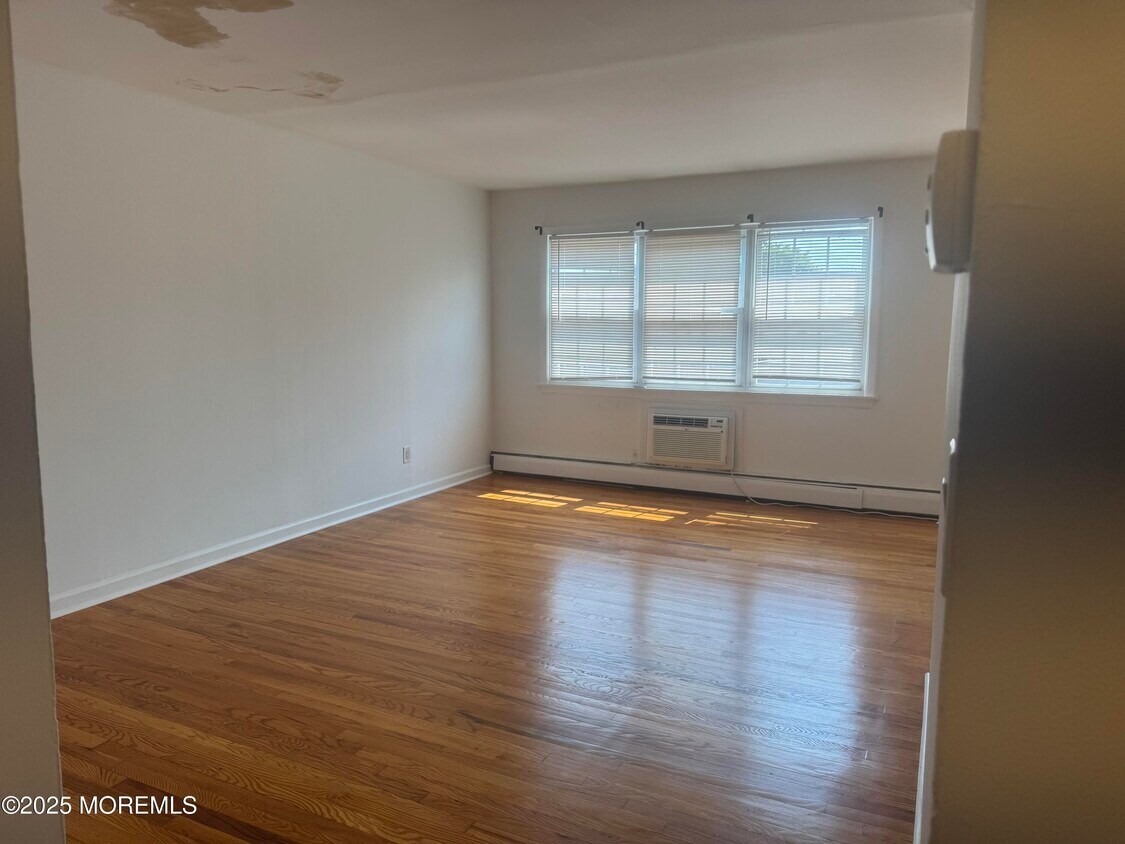 Foto principal - 364 Westwood Ave