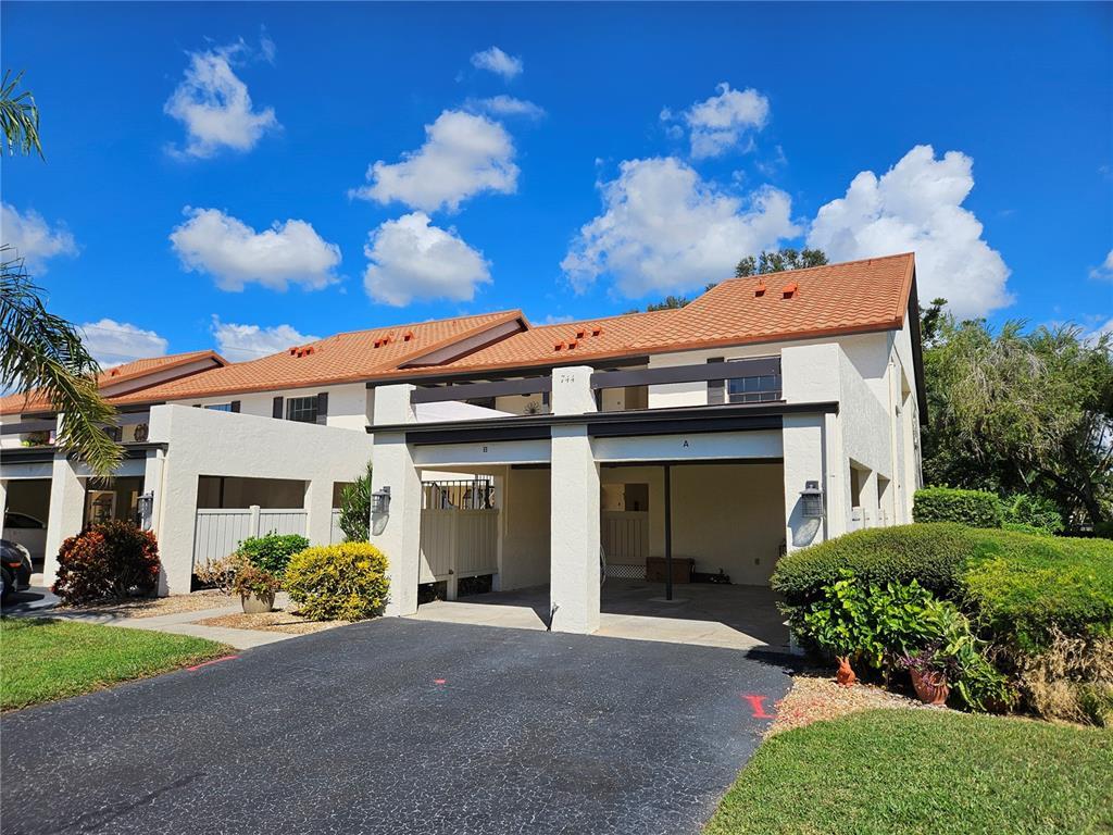 Primary Photo - 744 Avenida Estancias