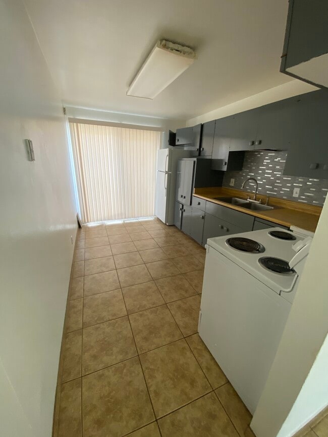 Full kitchen - 7015 Trumbull Ave SE