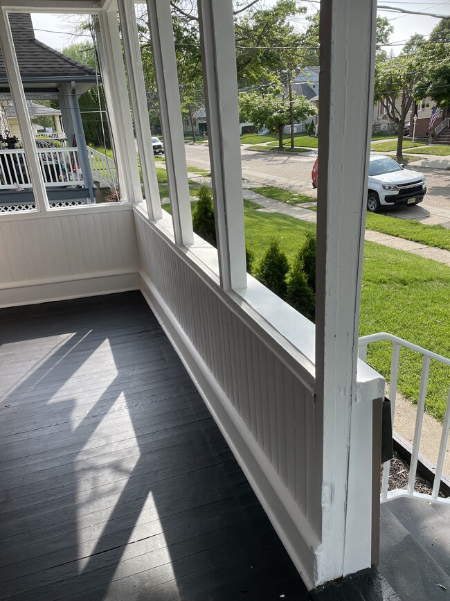 Open Front Porch - great for a rocking chair - 424 Oak St