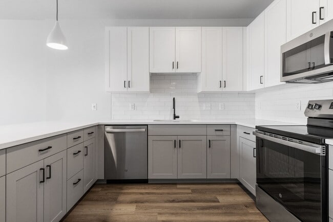 Building Photo - Aloma