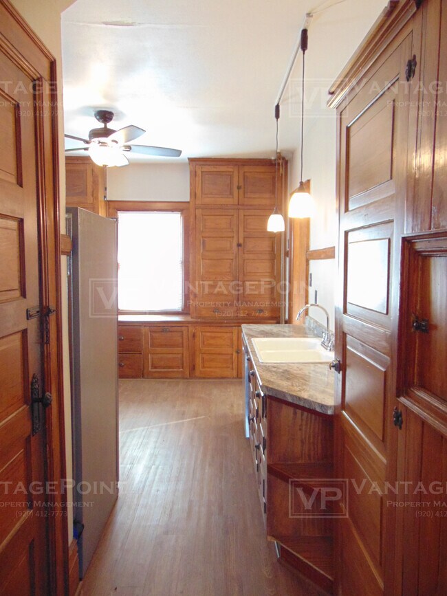 Building Photo - 809 S Jackson St