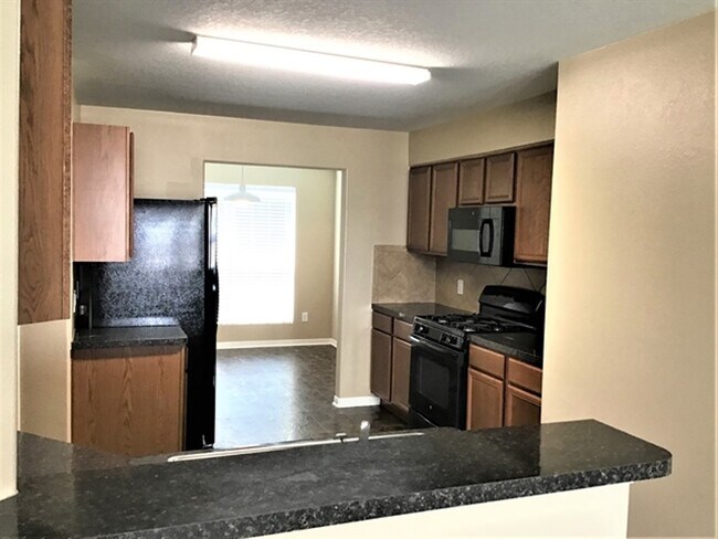 Foto del edificio - 16843 Blackberry Lily Ln