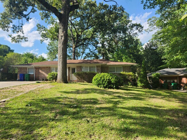 Building Photo - 2873 Belaire Cir
