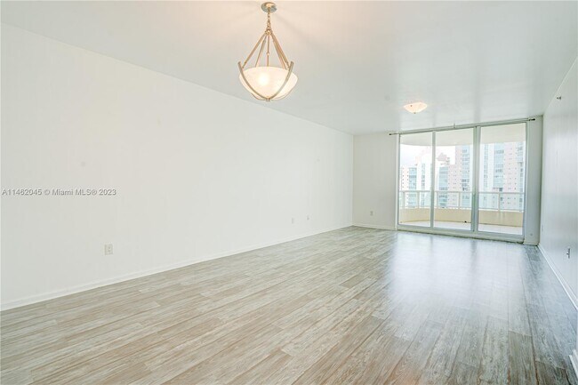 Building Photo - 3340 NE 190th St