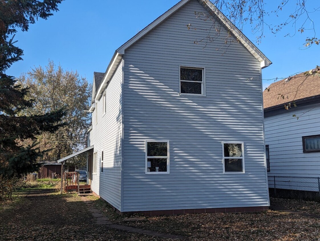 1613 Iowa Ave, Superior, WI 54880 Townhome Rentals in Superior WI